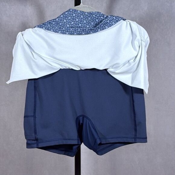 Peter Millar Ocean Ikat Alice Petal Hem Skort / Golf or Tennis / Size Small - Picture 9 of 10